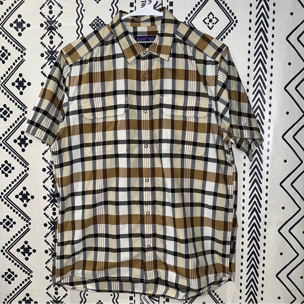 Patagonia Shirt Mens Medium SS Button Up Outdoor Hiking Lightweight Plaid Casual